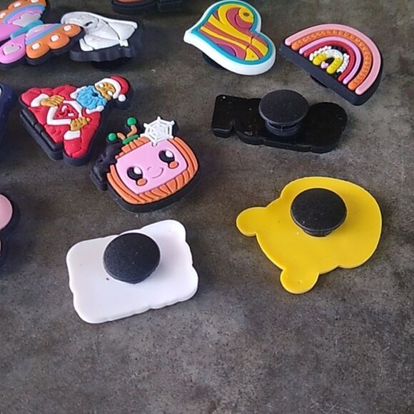 Croc Shoe 20 Various Charm's - Picture 2 of 2